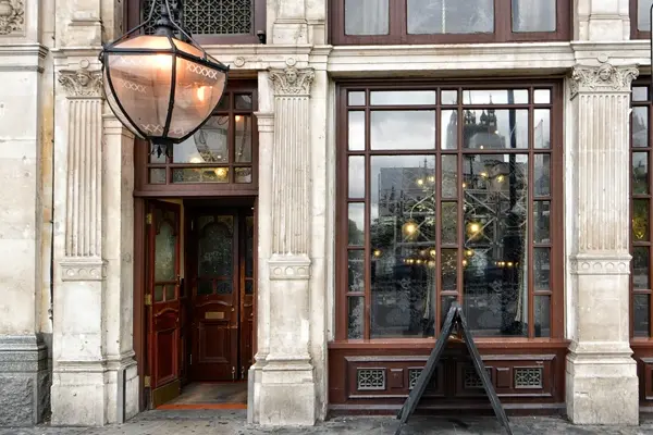 St Stephen's Tavern, London SW1